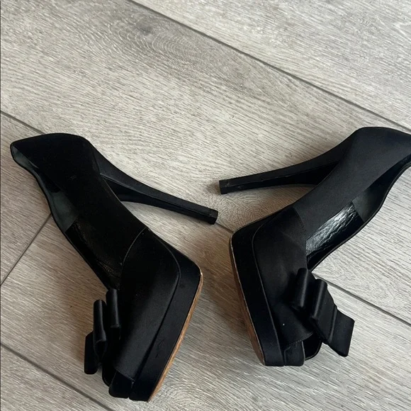 Fendi Black Deco Bow Satin Peep-Toe holiday designer high Heels size 38/7 - Picture 4 of 9